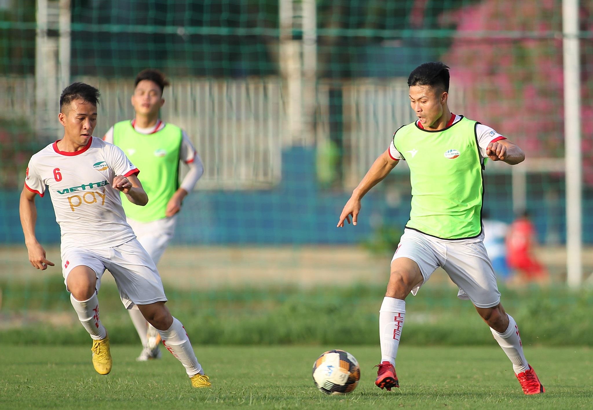 bui tien dung chan thuong,  hoang duc chan thuong anh 7