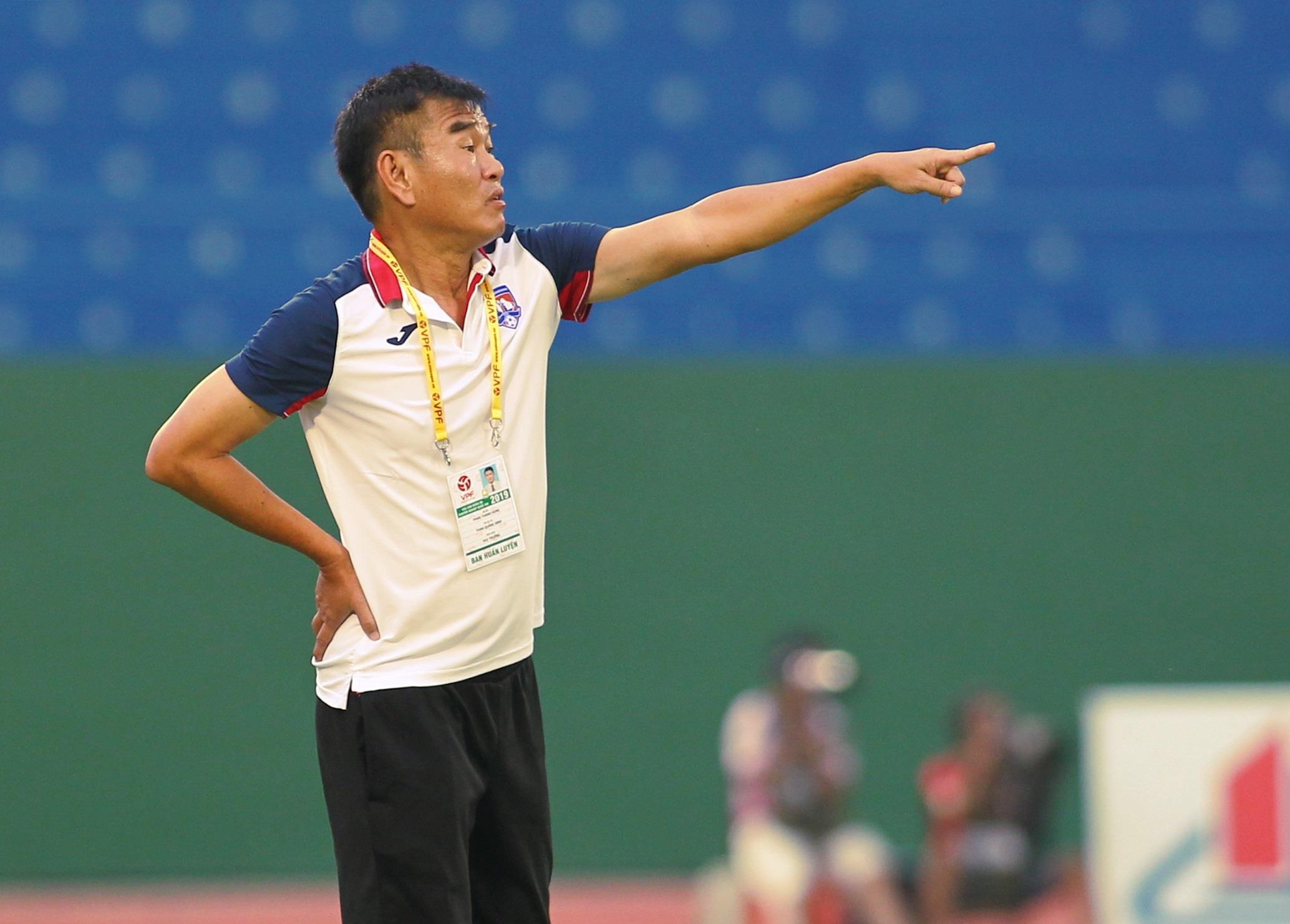 mac hong quan stat,  huan luyen vien park hang seo anh 2