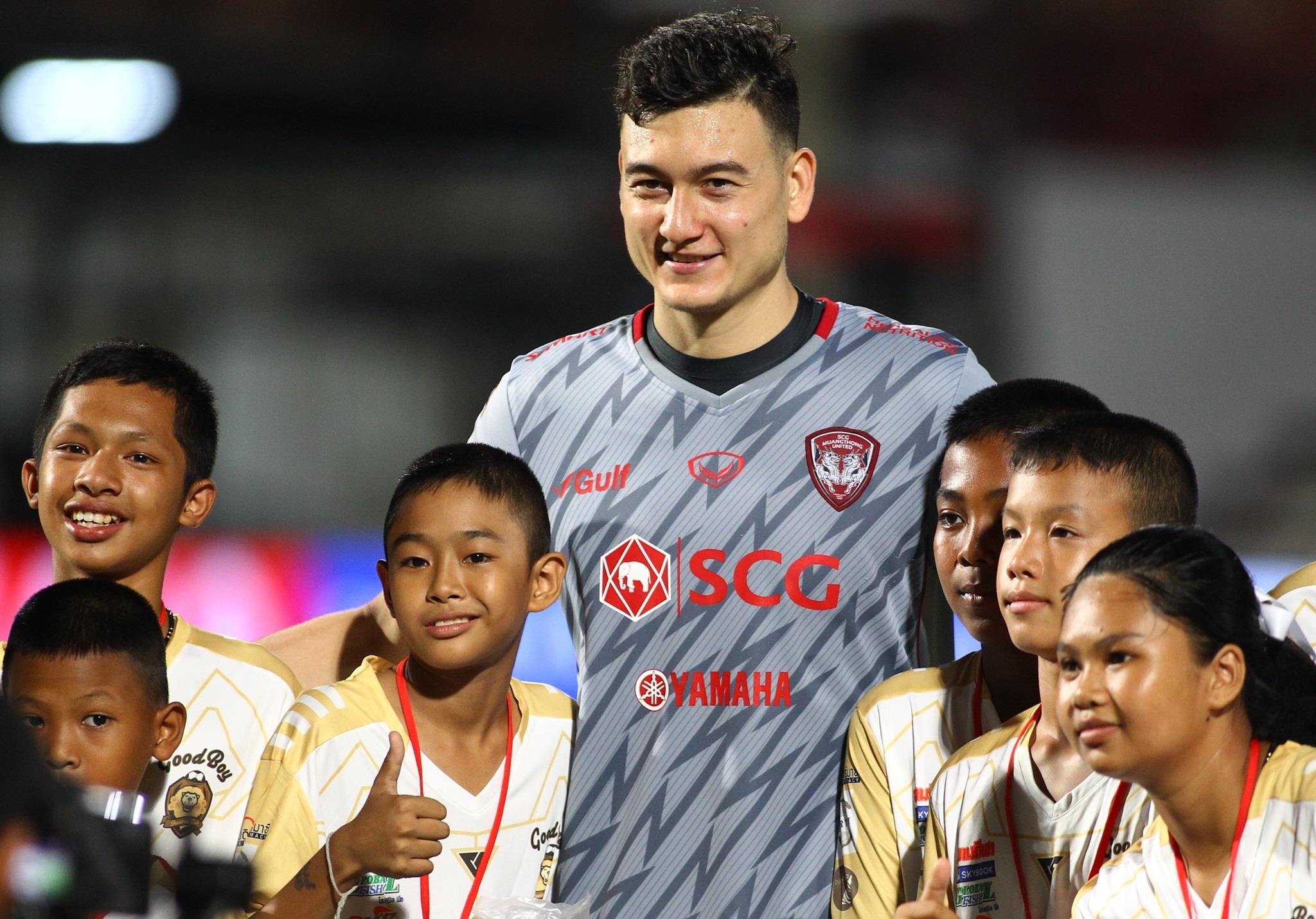 ban gai van lam,  ban gai moi cua Van Lam anh 9