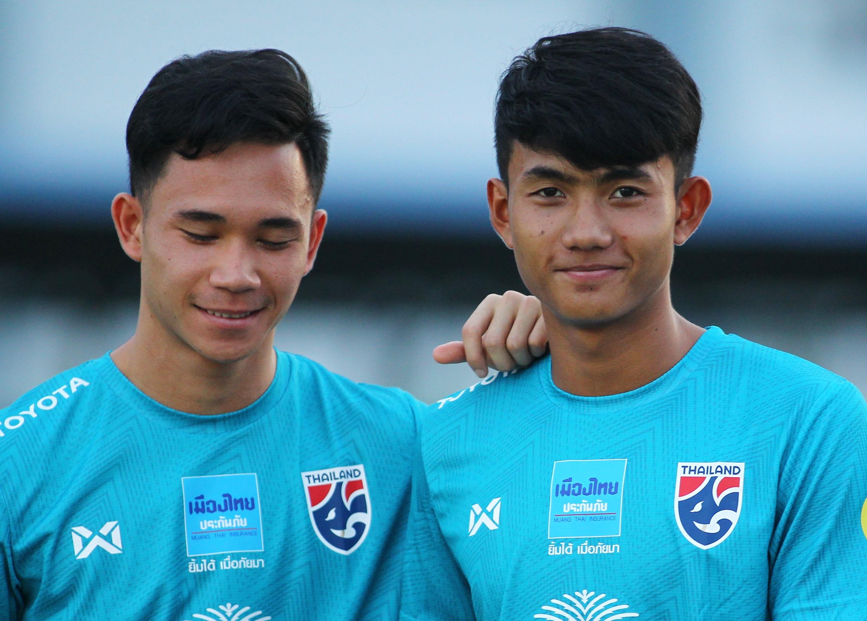 Than dong bong da Thai Lan thich da cung Xuan Truong hinh anh