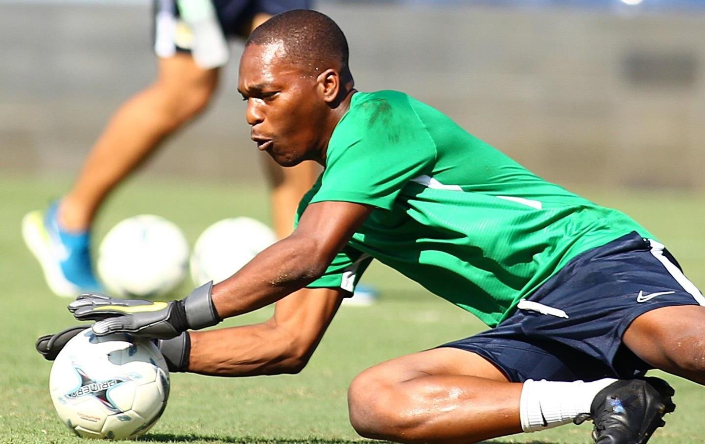 Hai ngoi sao tuyen Curacao chua den Thai chuan bi cho King's Cup hinh anh