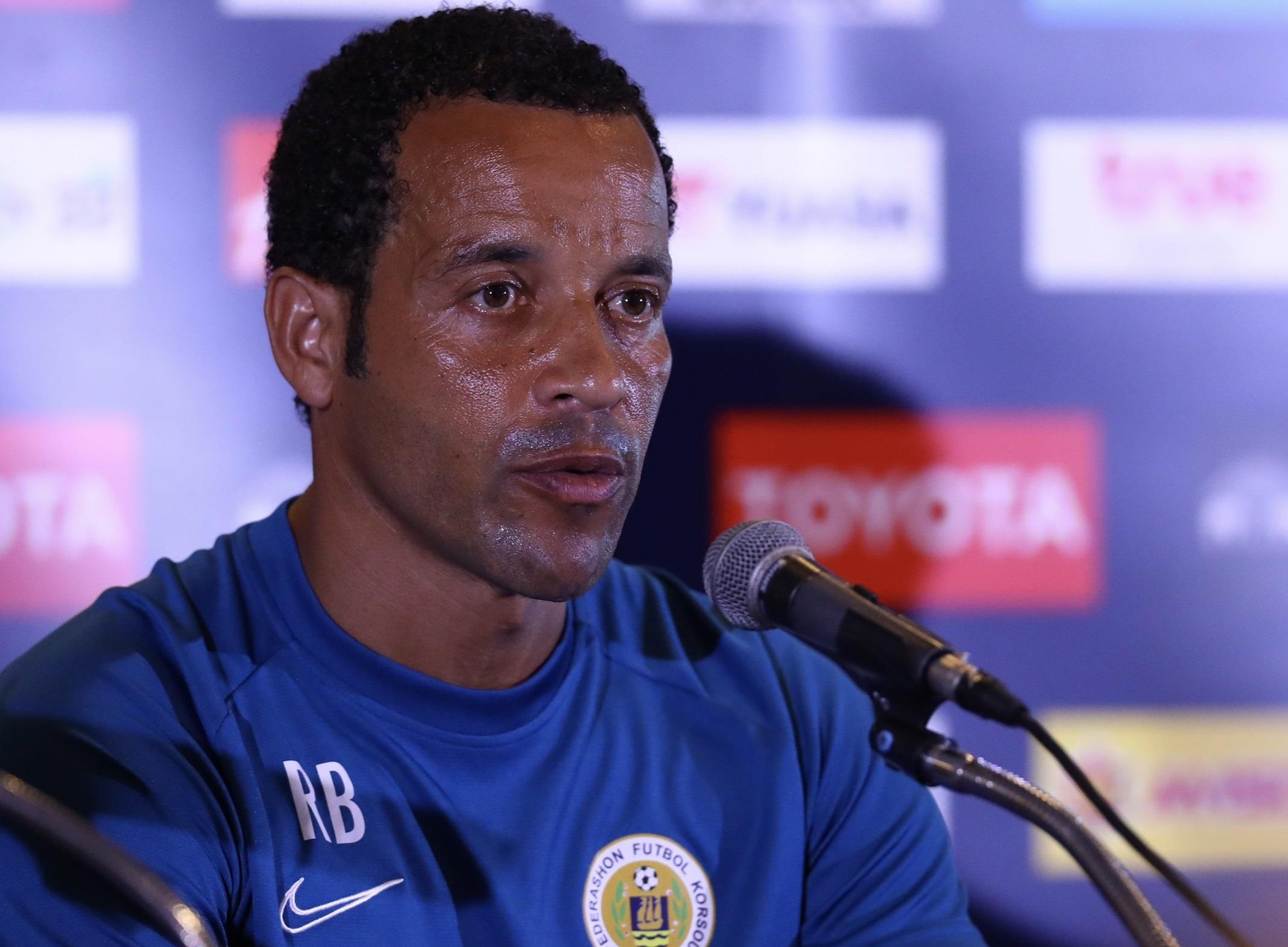 HLV Curacao: 'Chung toi da san sang doi dau Viet Nam' hinh anh