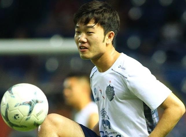 Xuan Truong nhan giai thuong dau tien o Thai League hinh anh