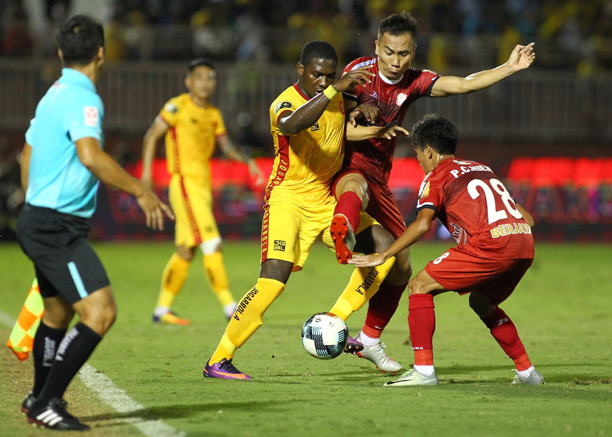 ngoai binh chi mat trong tai,  ngoai binh thanh hoa phan ung trong tai anh 5