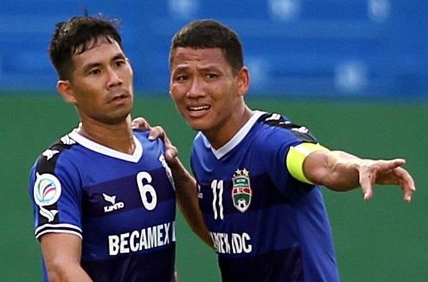 Anh Duc va Tan Tai sang Singapore dieu tri chan thuong hinh anh