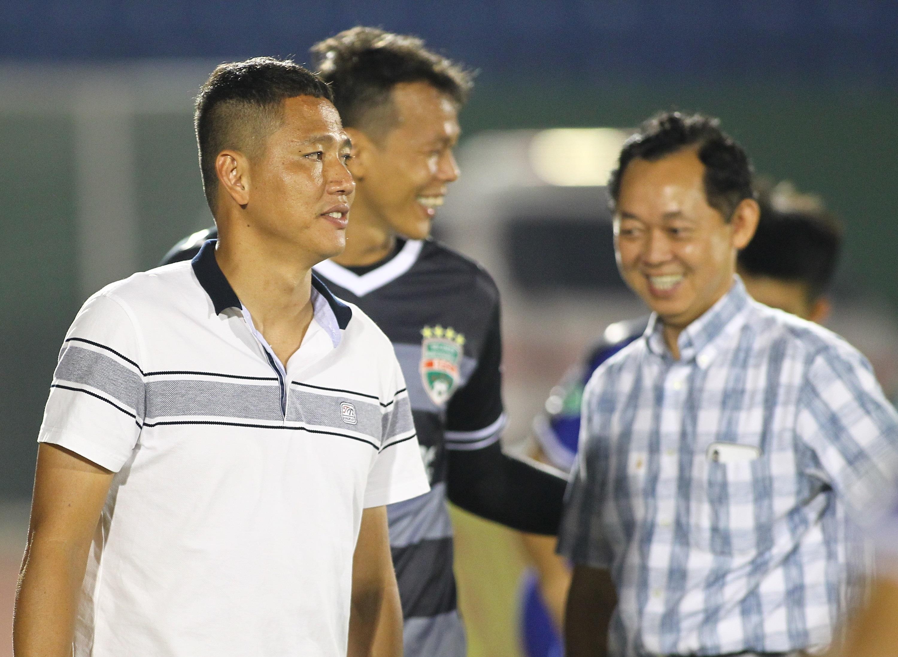 anh duc chan thuong,  anh duc di singapore anh 1