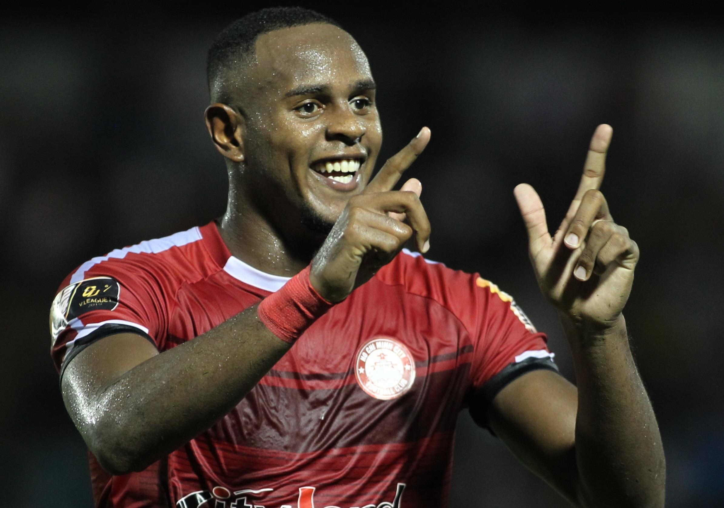 Vi sao doi dan dau V.League loai chan sut ghi ban nhieu nhat? hinh anh