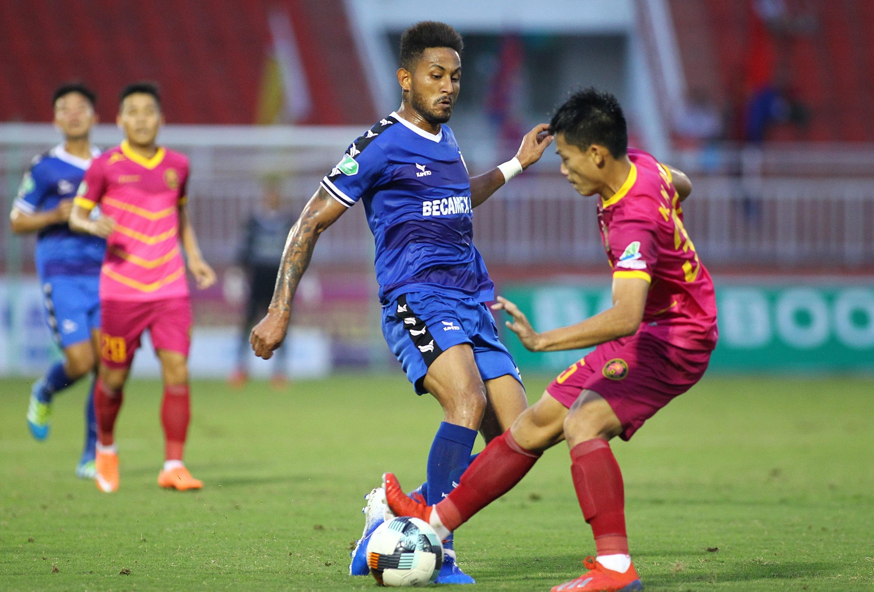 trong tai rut the do,  cau thu binh duong vay trong tai anh 2