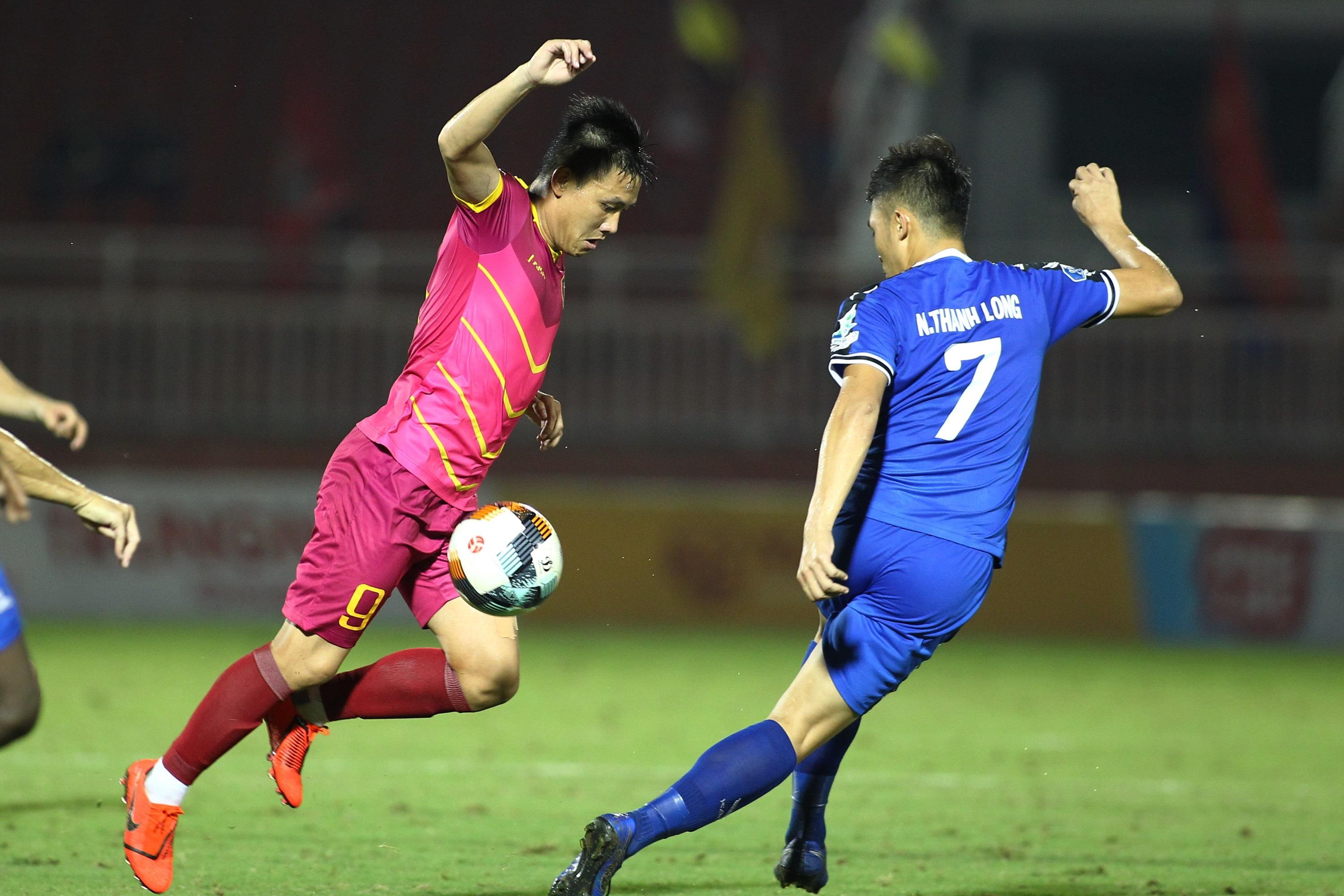 trong tai rut the do,  cau thu binh duong vay trong tai anh 6