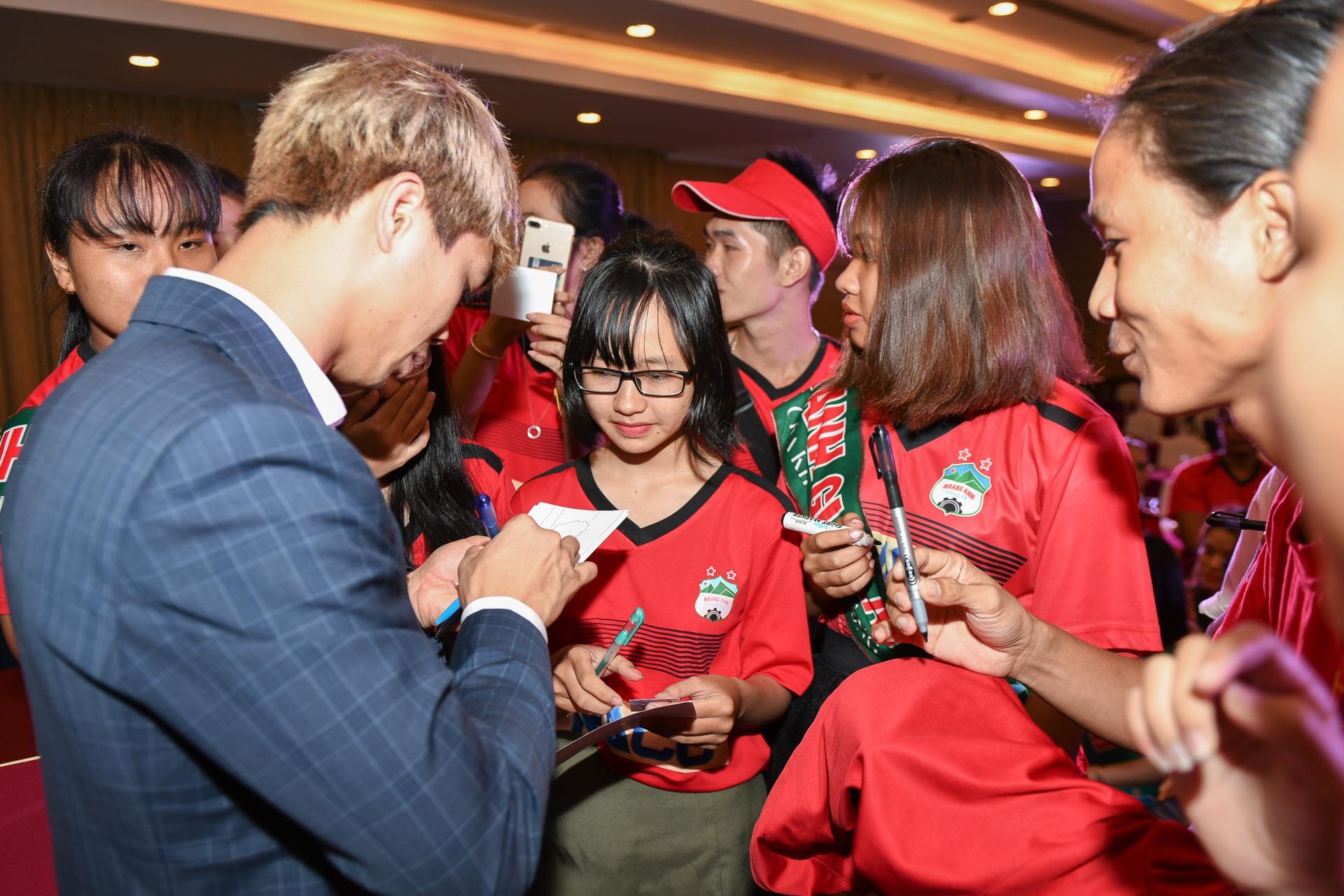 bầu đức bảo vệ công phượng, bầu đức ảnh 7 bau duc bao ve cong phuong, bau duc anh 7