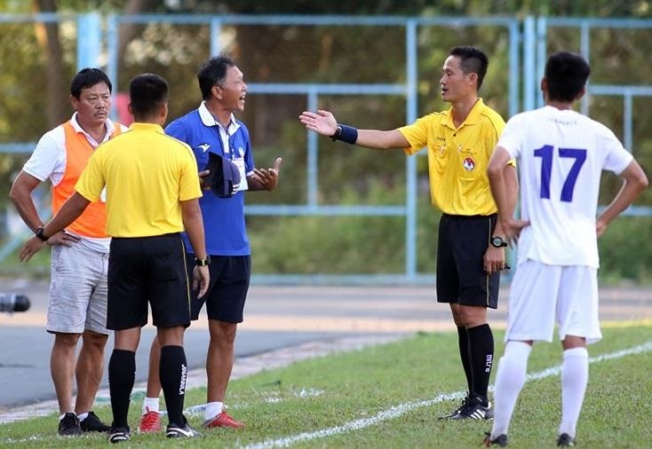 hlv u17 bi duoi,  hai hlv u17 bi duoi anh 1