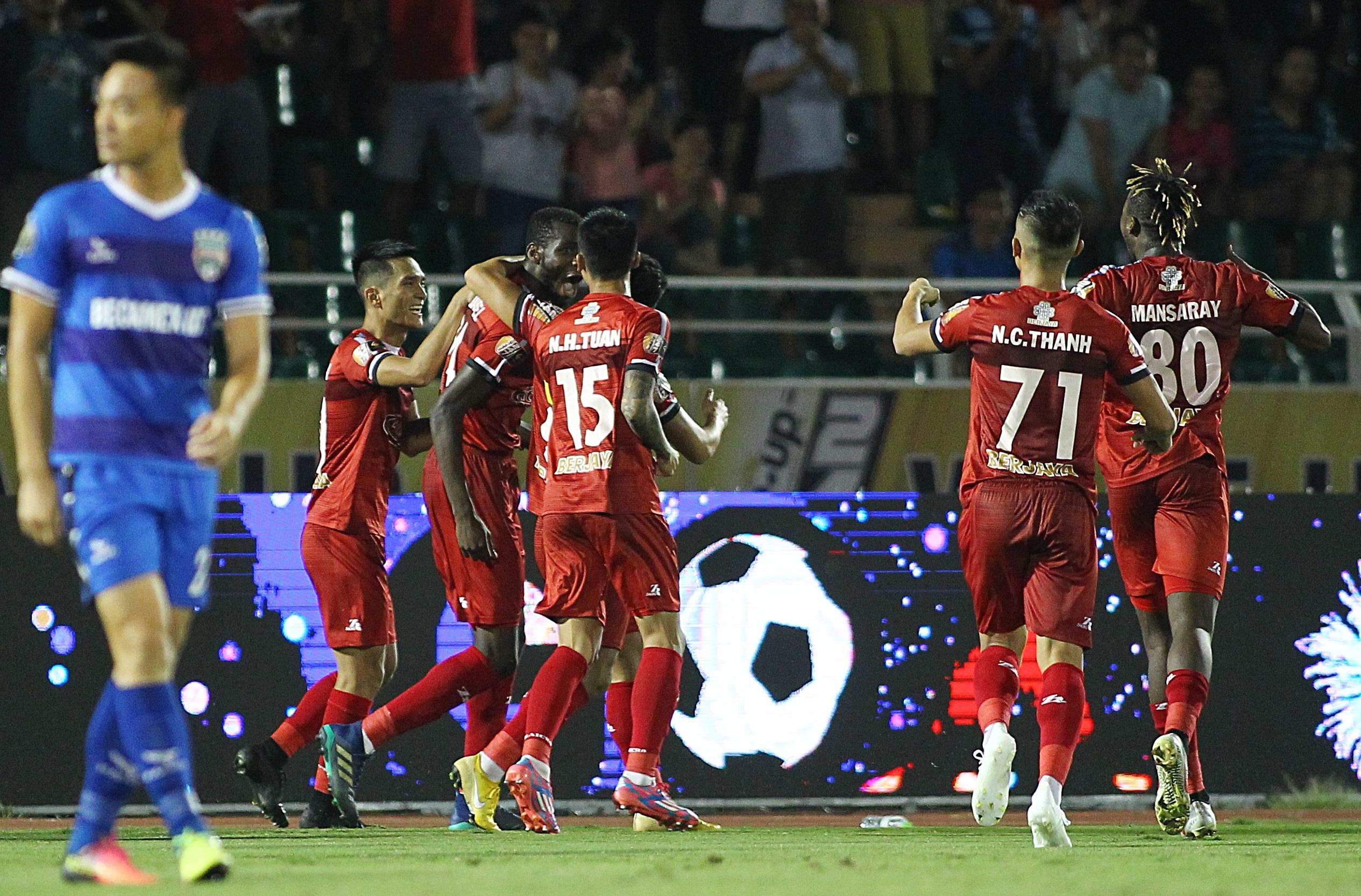 binh duong thua TP.HCM,  TP.HCM lay ngoi dau bang cua Ha Noi. anh 2