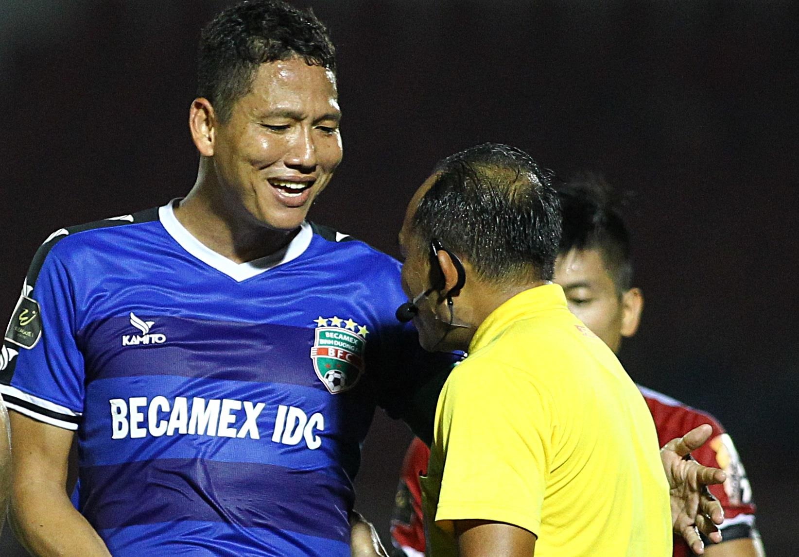 Anh Duc om trong tai de dong doi khong nhan the do hinh anh