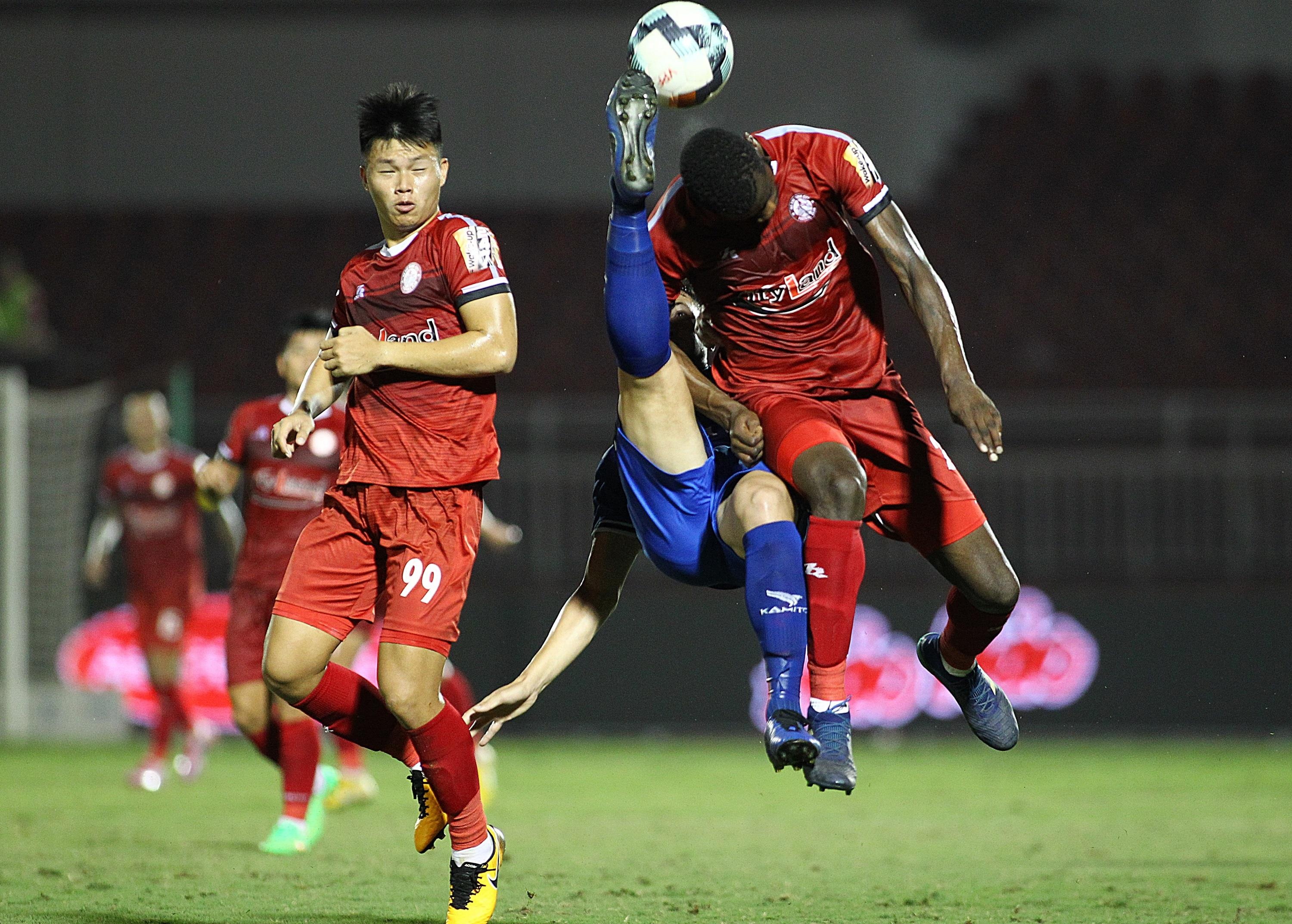 anh duc om trong tai,  anh duc tit ngoi binh duong anh 3