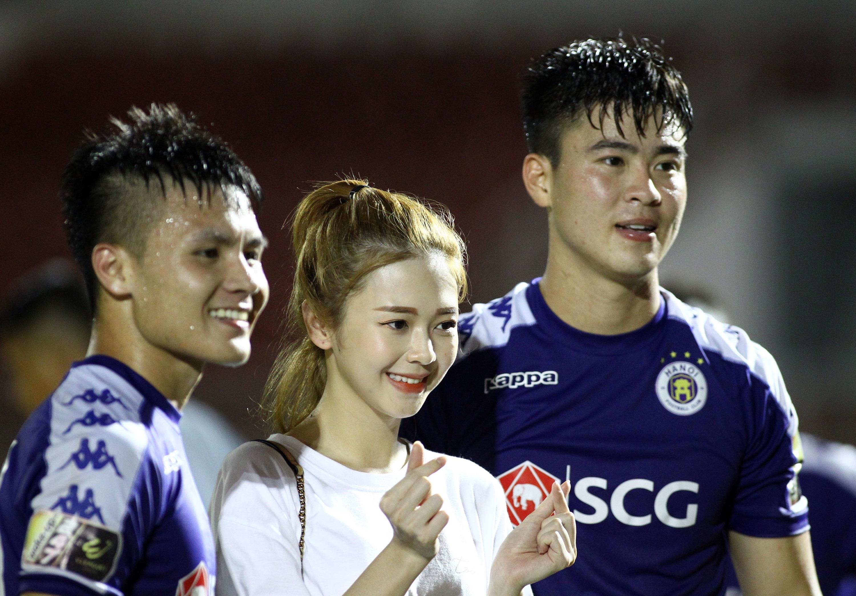 trinh thang binh va ban gai tin don anh 5