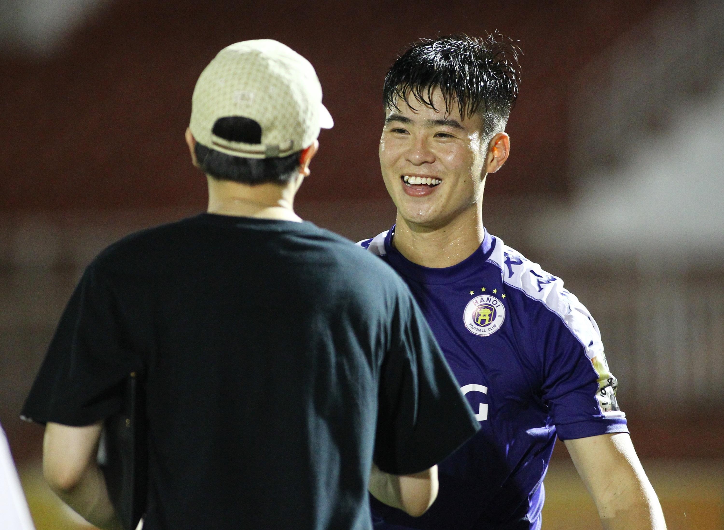 trinh thang binh va ban gai tin don anh 4