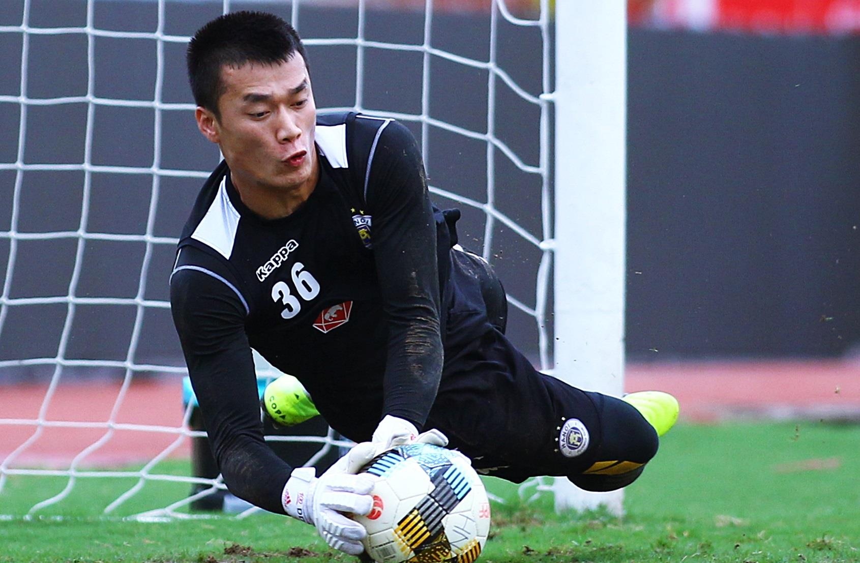 Bui Tien Dung no luc tim co hoi bat chinh tran gap CLB TP.HCM hinh anh