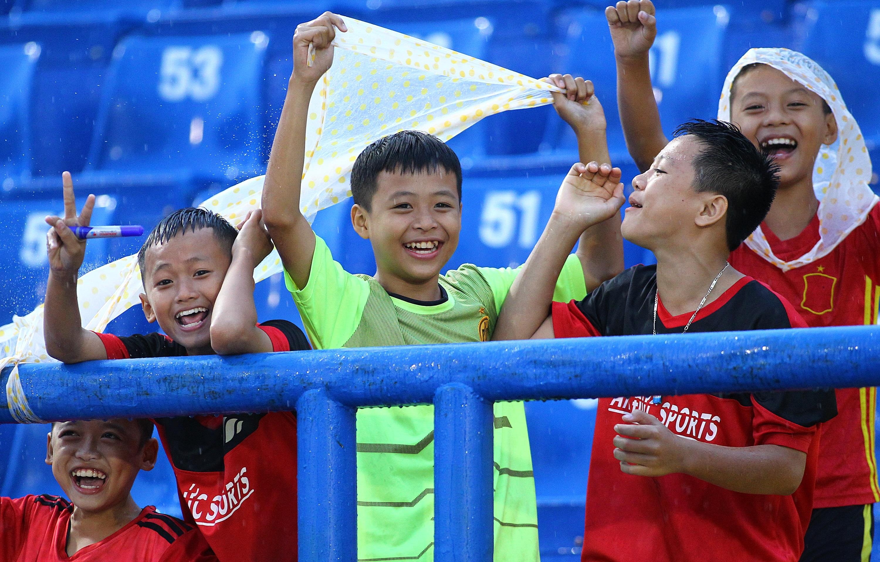 Hieu ung U23 Viet Nam keo khan gia doi mua den san Binh Duong hinh anh