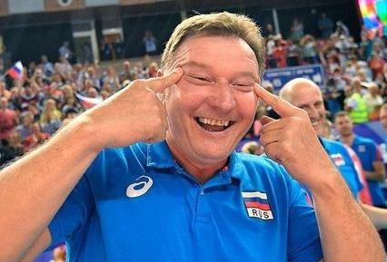 HLV bong chuyen Nga bi chi trich vi che gieu nguoi Han Quoc hinh anh