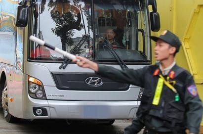 VFF phat CLB hang nhat vi xe cuu hoa den tre hinh anh