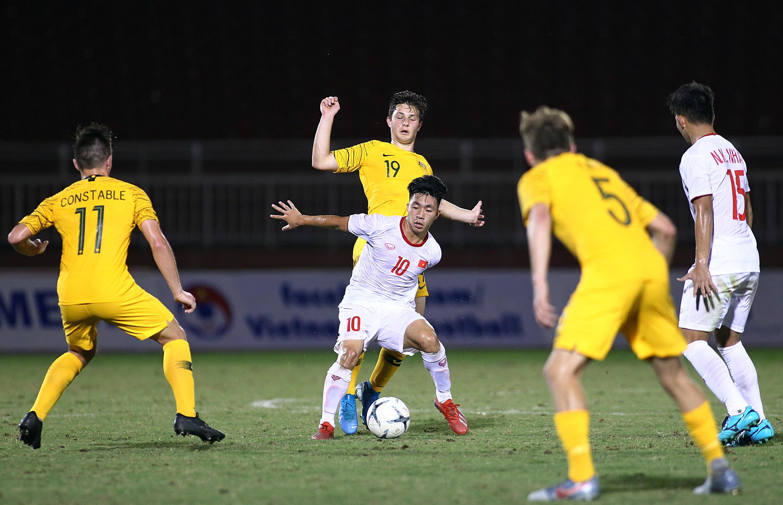 u18 viet nam,  hlv hoang anh tuan anh 4