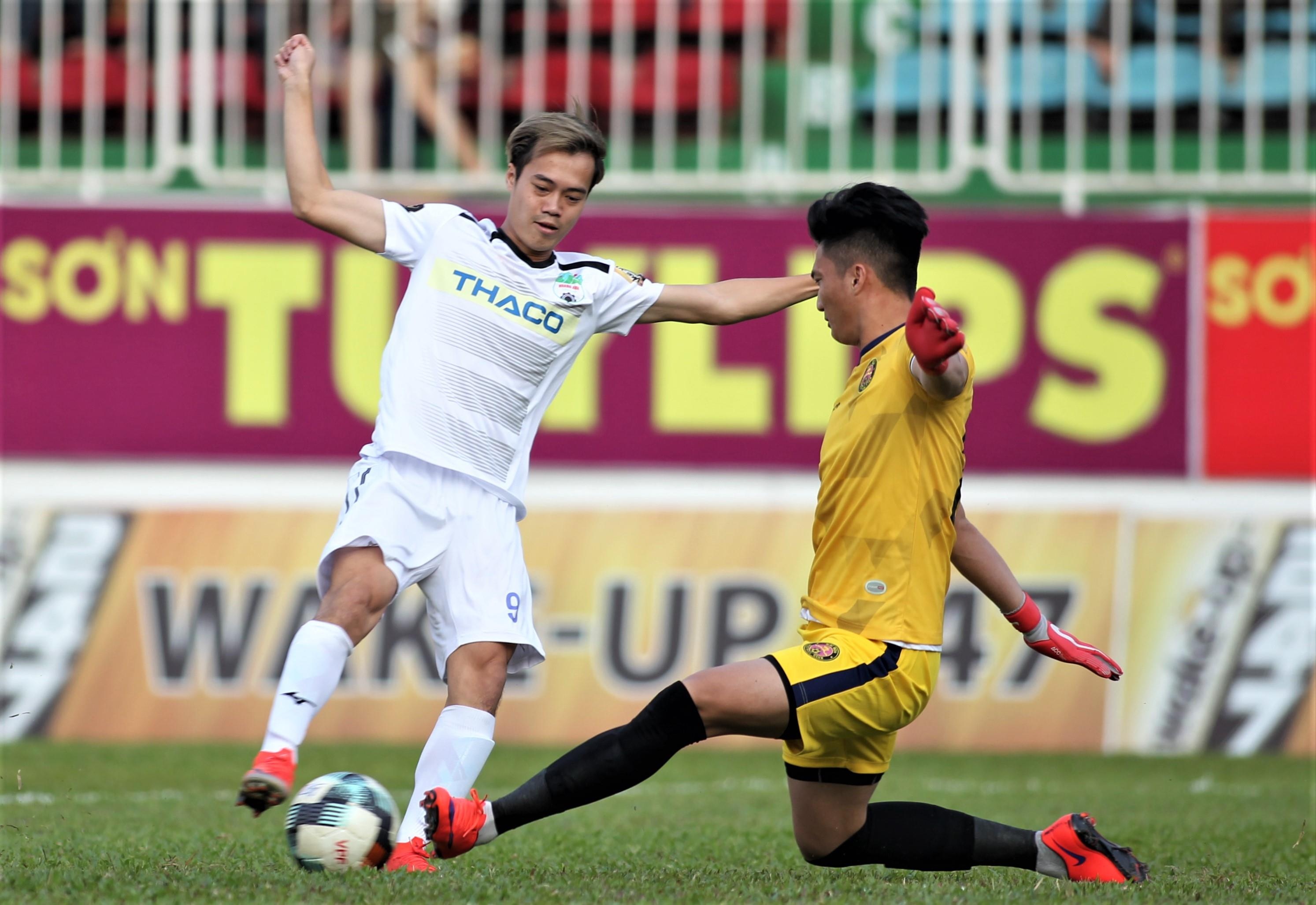 Van toan nga trong vong cam anh 1