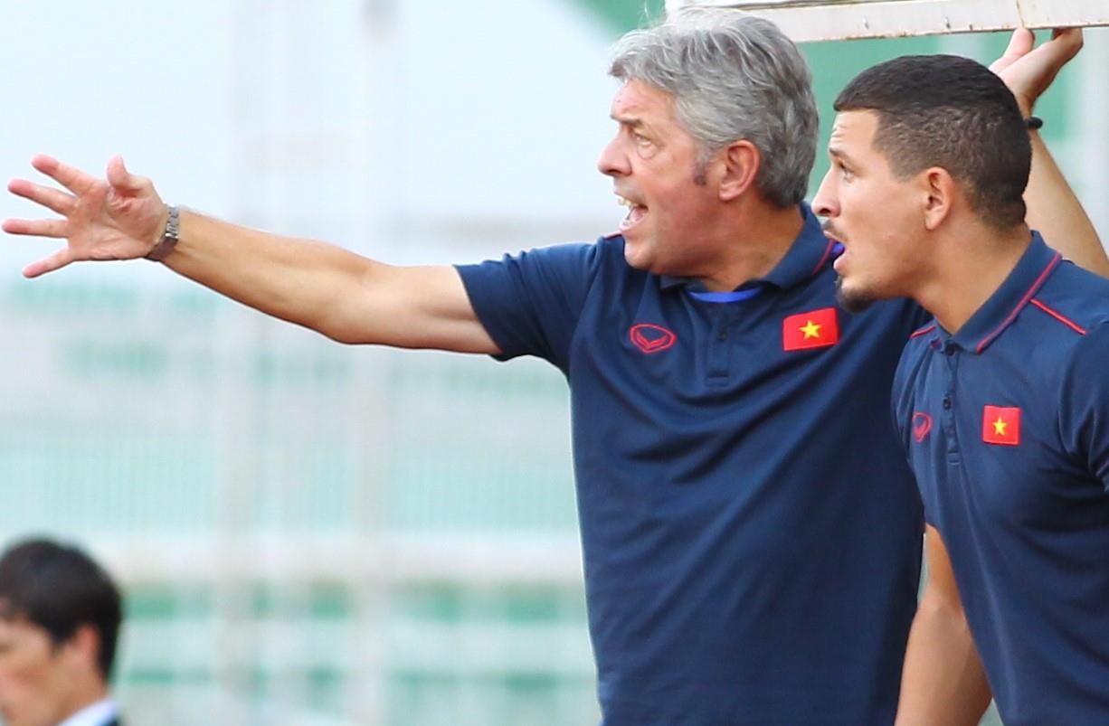 GDKT U18 Viet Nam noi nong khi hoc tro bo lo co hoi ngon an hinh anh