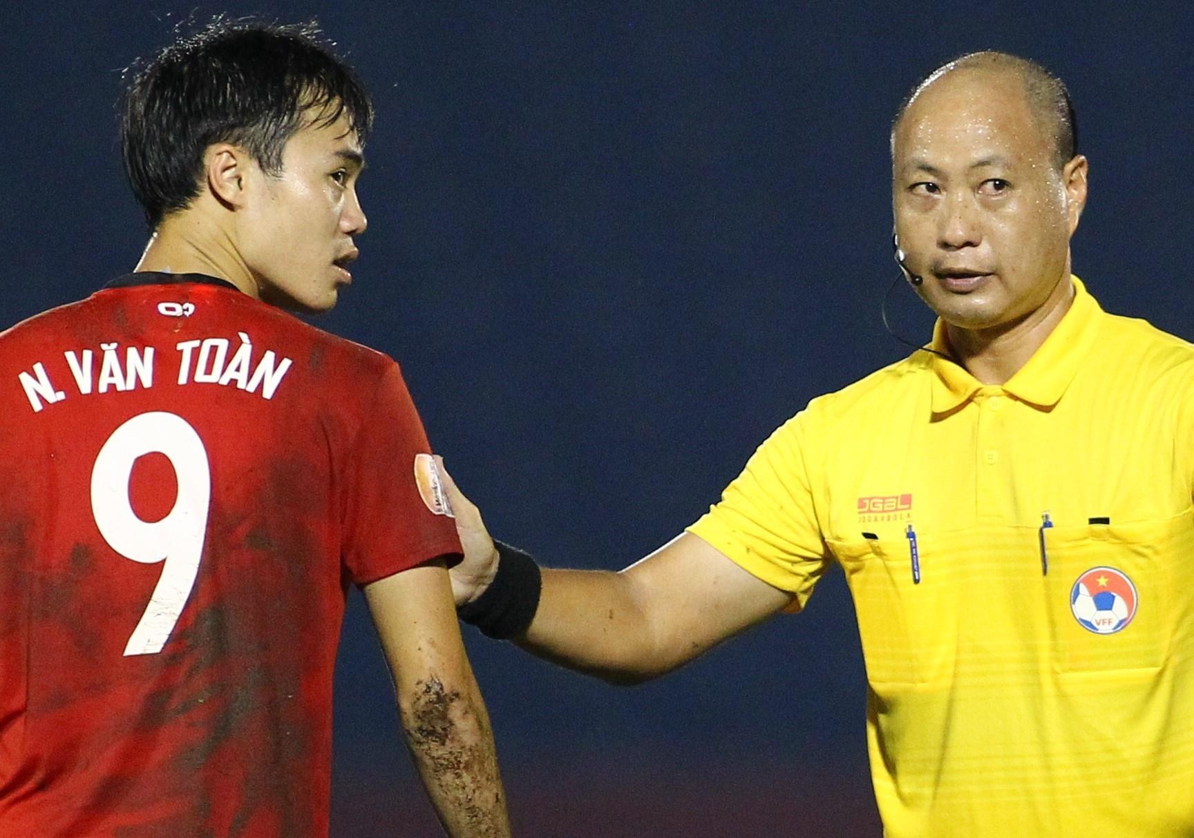 Van Toan quyet khong bat tay lam hoa vi bi choi xau hinh anh