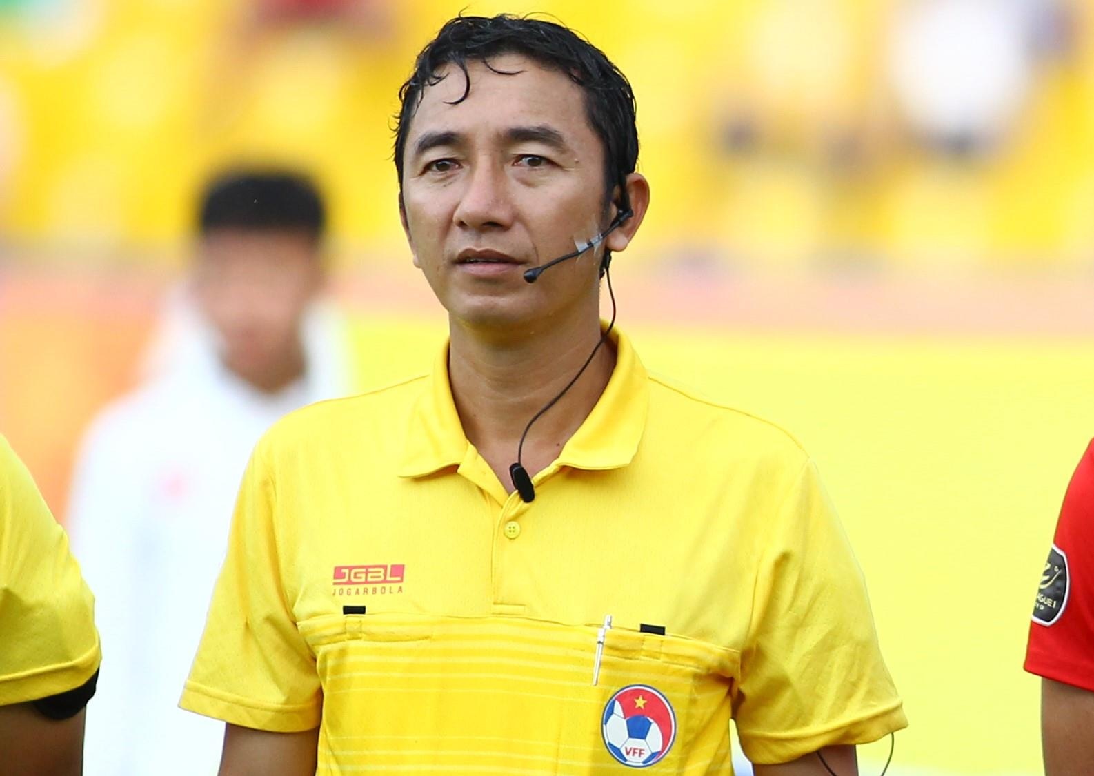 4 trong tai bi dinh chi lam nhiem vu het mua V.League hinh anh