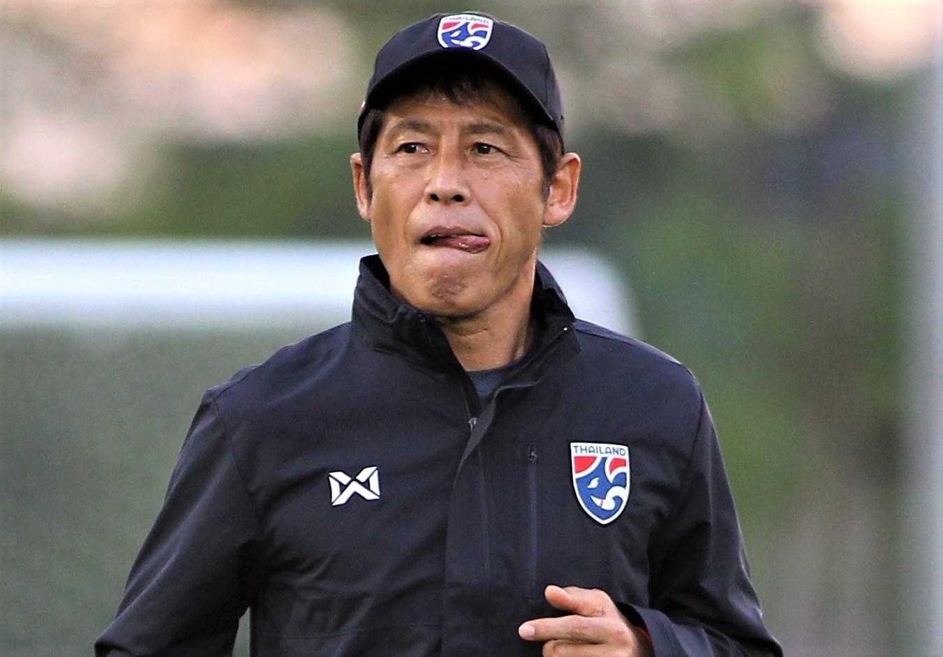 Thai Lan lap rao chan quanh san tap cua thay tro HLV Nishino hinh anh