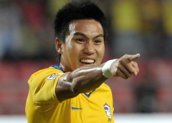 Cuu than dong bong da Thai Lan giai nghe hinh anh