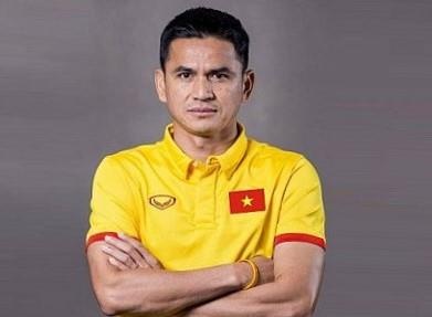 'Kiatisak van con thieu kinh nghiem' hinh anh