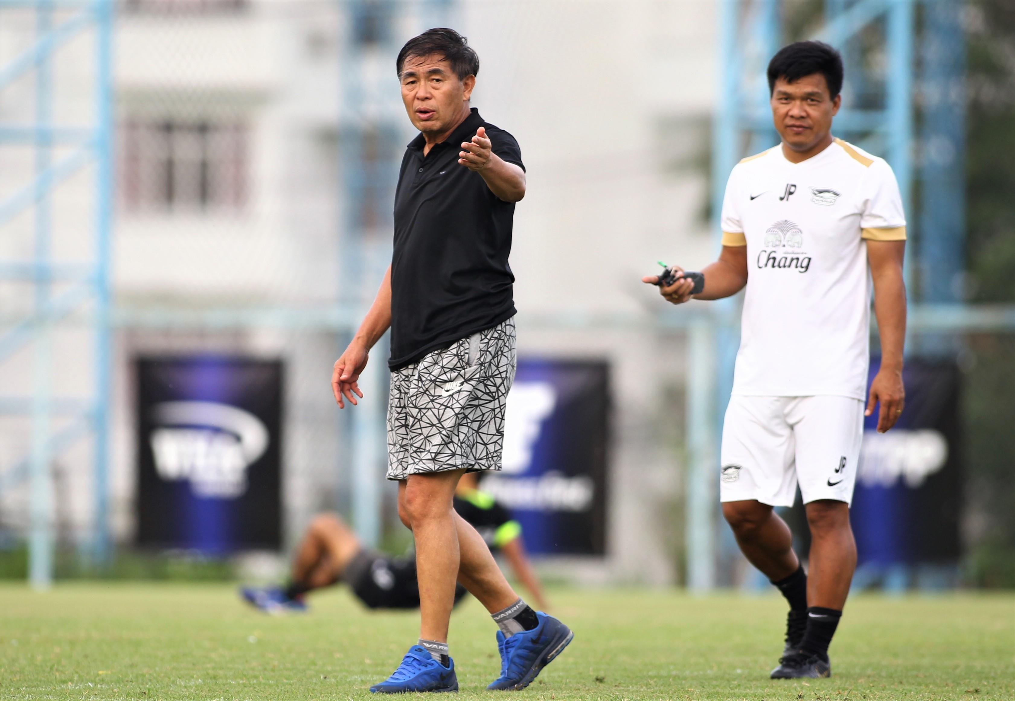 HLV Nishino 'sa lay' o Thai Lan anh 2