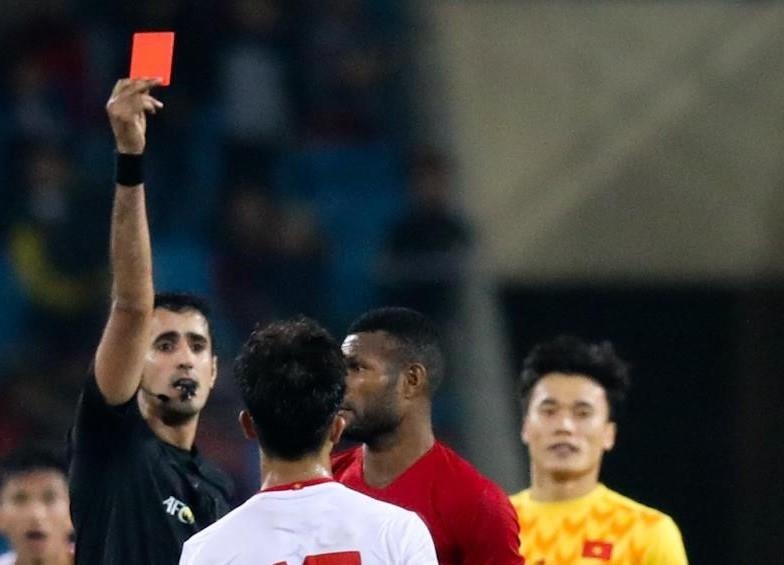 Trong tai Qatar dieu khien tran Thai Lan gap tuyen Viet Nam hinh anh