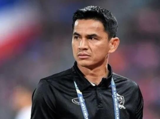 Lanh dao bong da Thai Lan che Kiatisak hinh anh