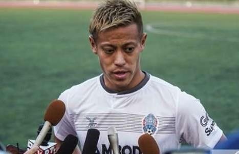 Keisuke Honda mat viec o Azerbaijan hinh anh