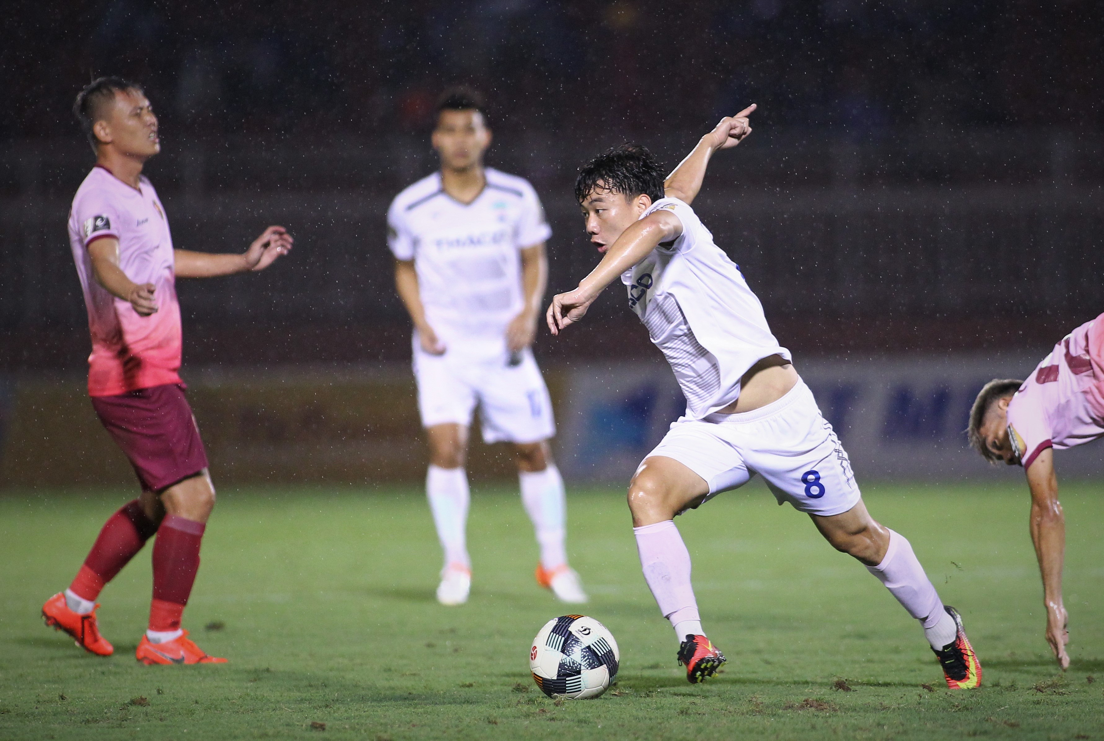 Minh Vuong la vua pha luoi noi V.League 2019 anh 1