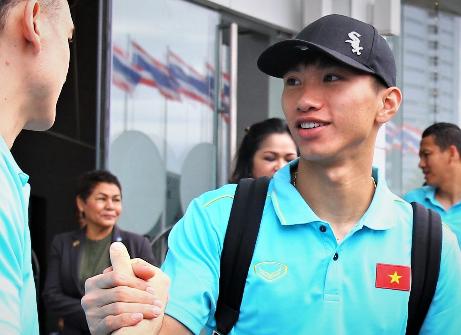 Van Hau co visa sang Heerenveen thi dau tuan toi hinh anh