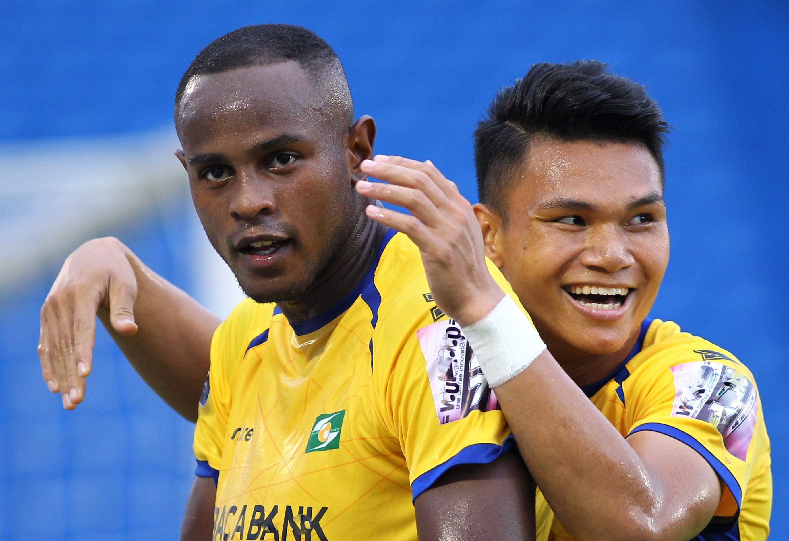 Tien dao ngoai chung minh CLB TP.HCM sai lam khi de anh ra di hinh anh