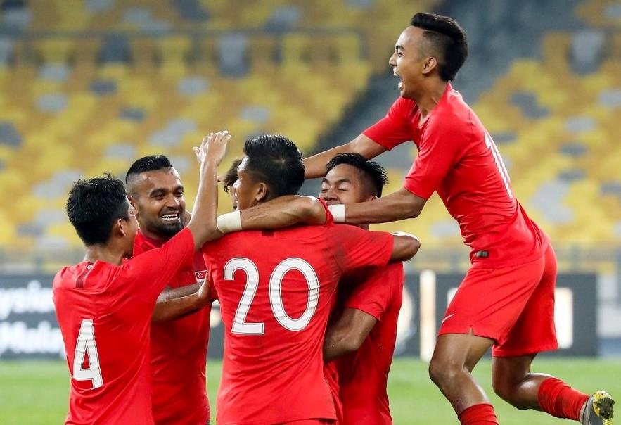 Singapore tang 5 bac, nhung kem xa Viet Nam tren bang xep hang FIFA hinh anh