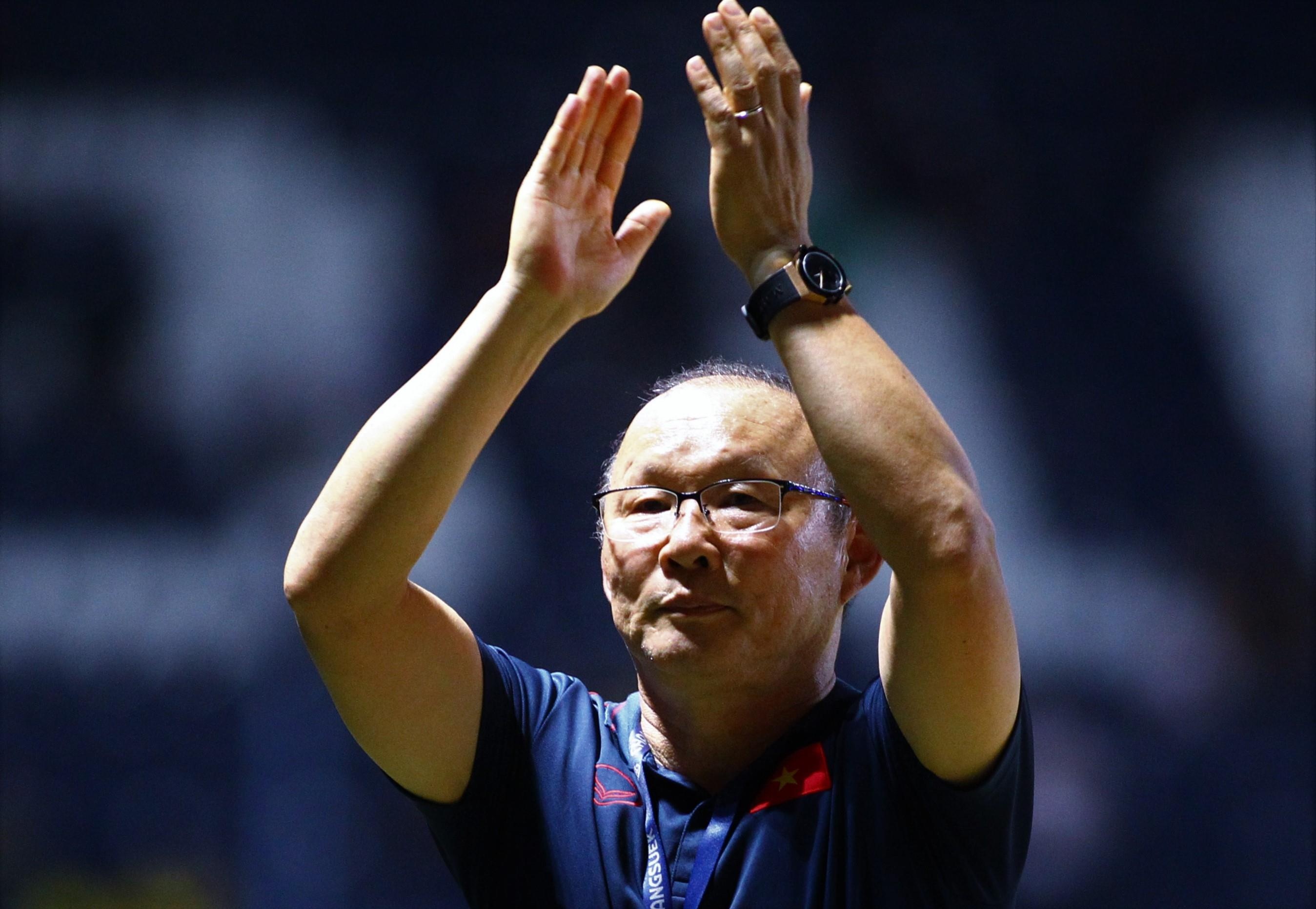 HLV Chung Hae-song tu van cho hoc tro ghi diem voi ong Park hinh anh