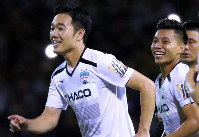 Xuan Truong va noi am anh chan thuong day chang o V.League hinh anh