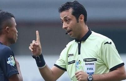 Trong tai nguoi Iran cam coi tran tuyen Viet Nam gap Malaysia hinh anh