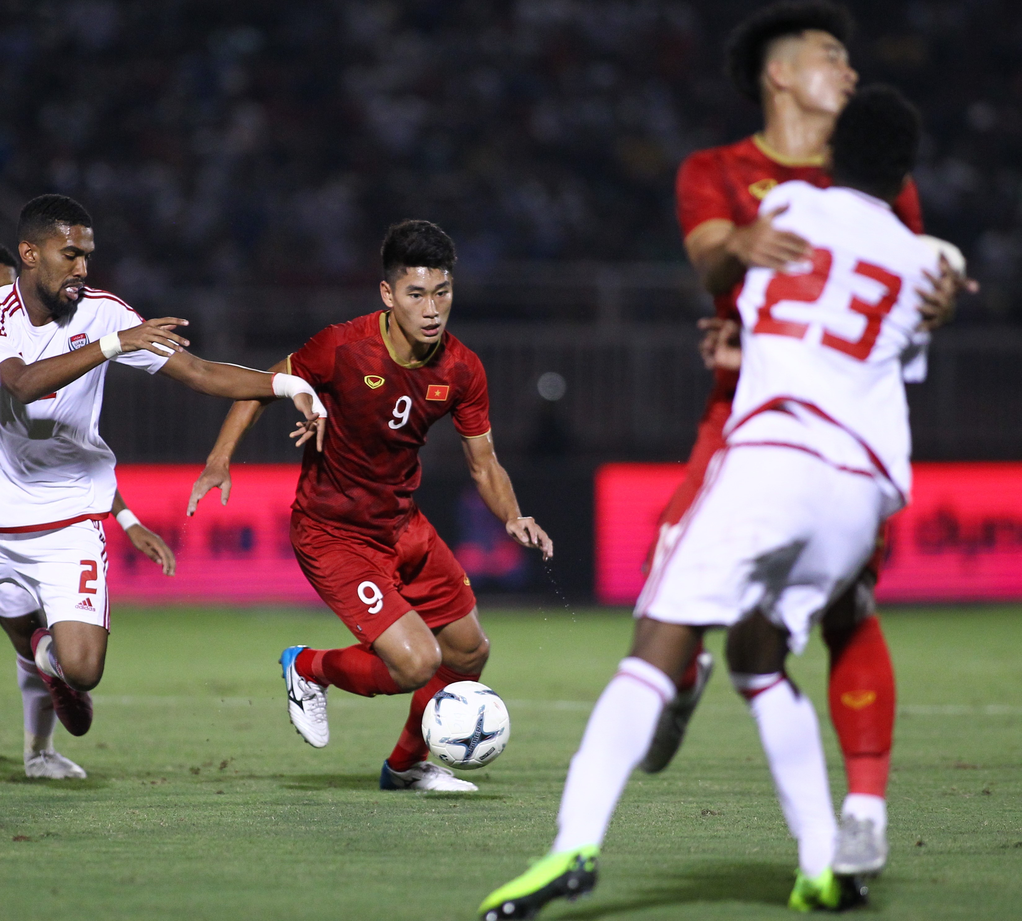 ha duc chinh toa sang anh 2