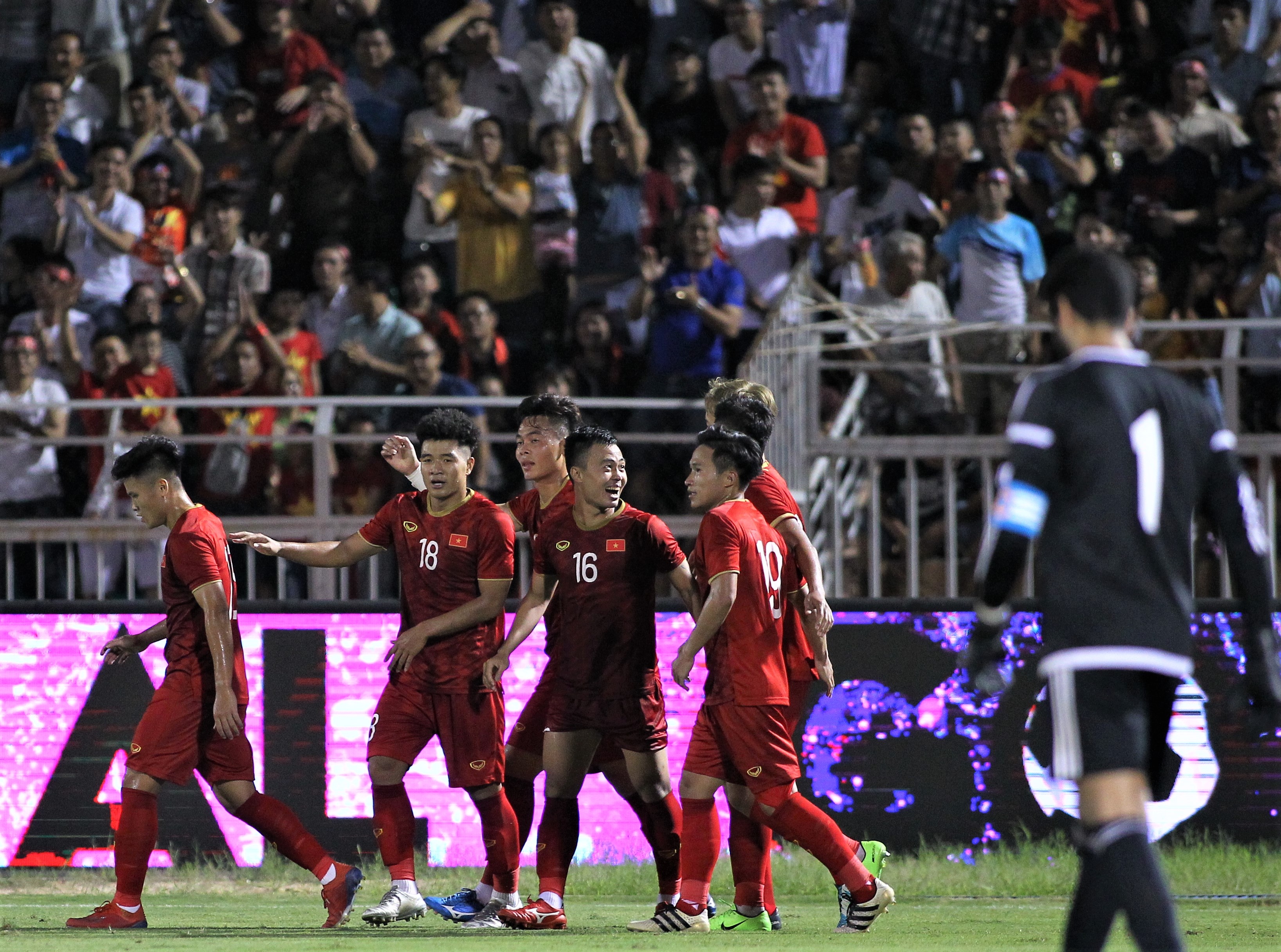 ha duc chinh toa sang anh 7