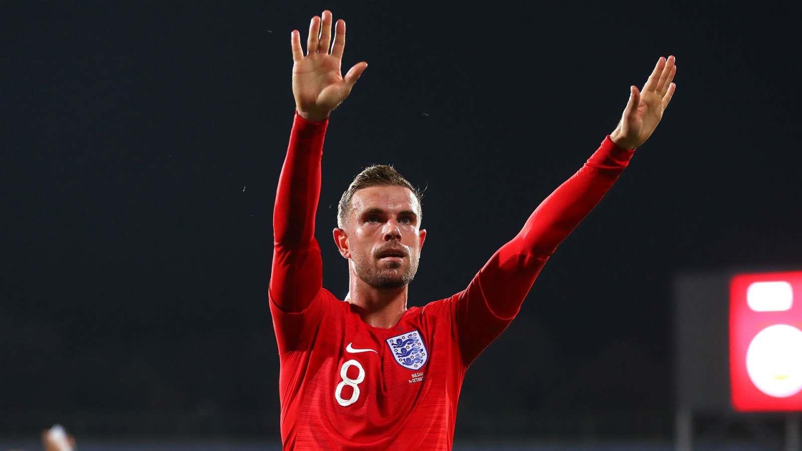 Sao tuyen Anh tuc gian vi nan phan biet chung toc hinh anh