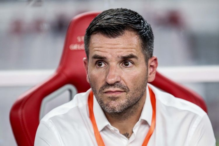 Simon McMenemy ảnh 1 Simon McMenemy anh 1