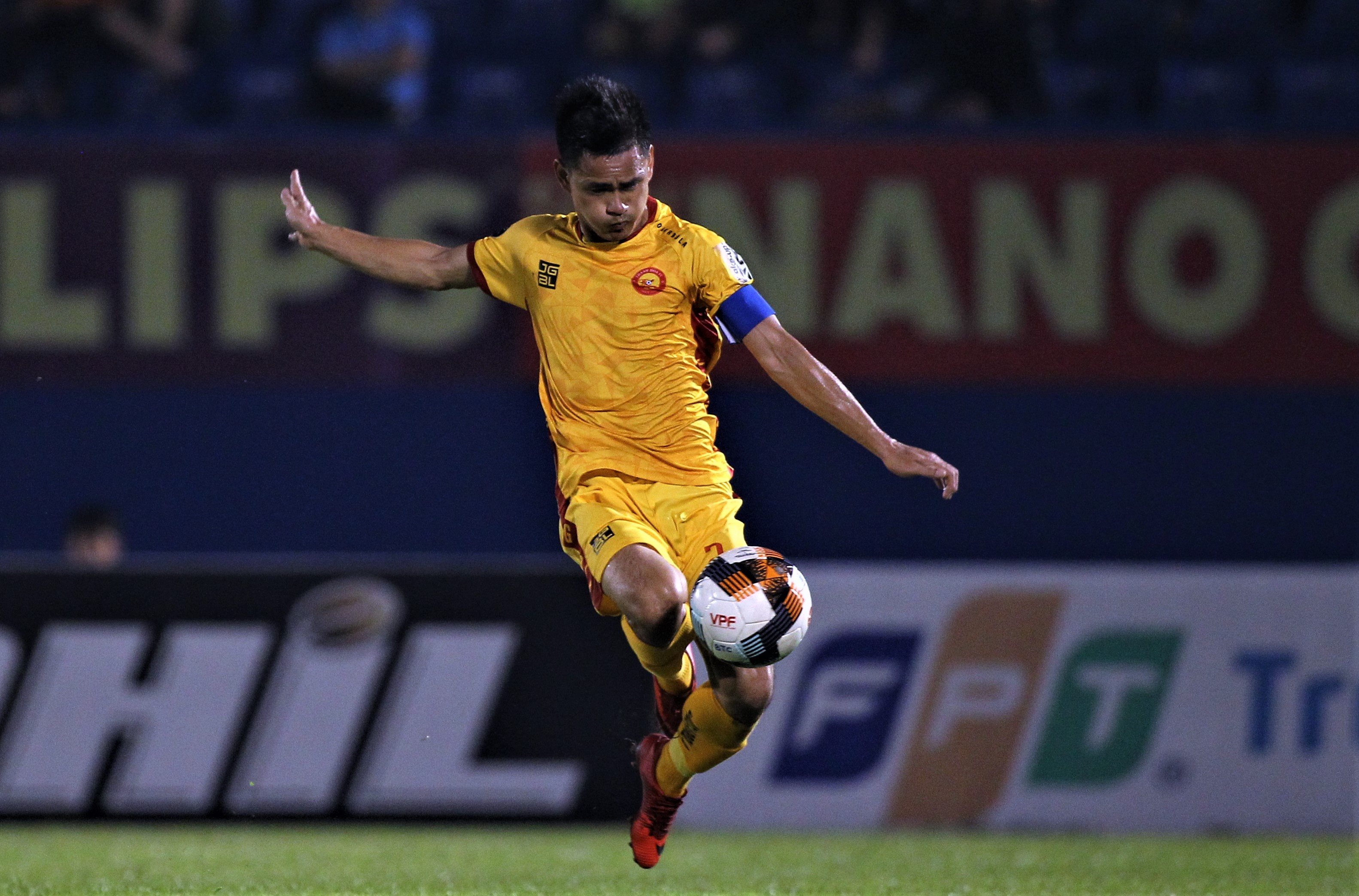 tru hang v league anh 4