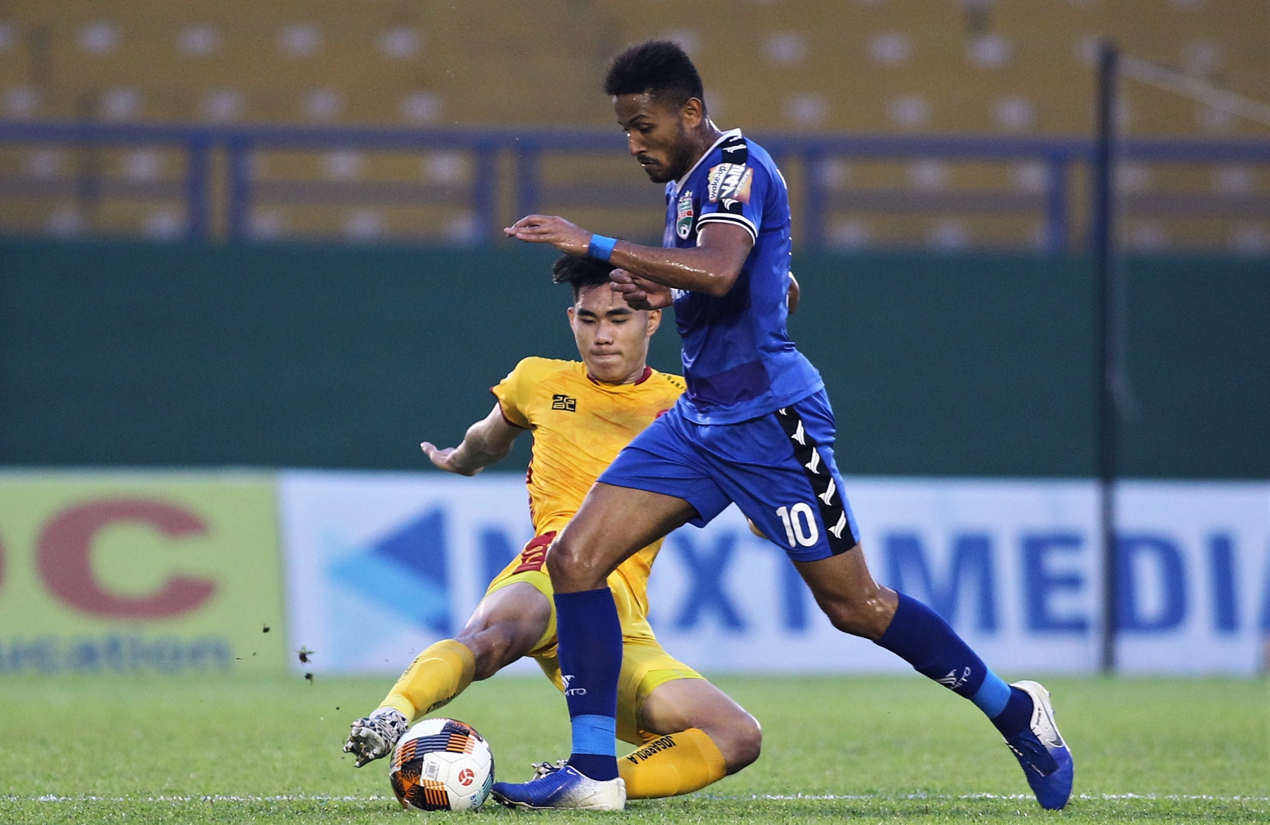 tru hang v league anh 1