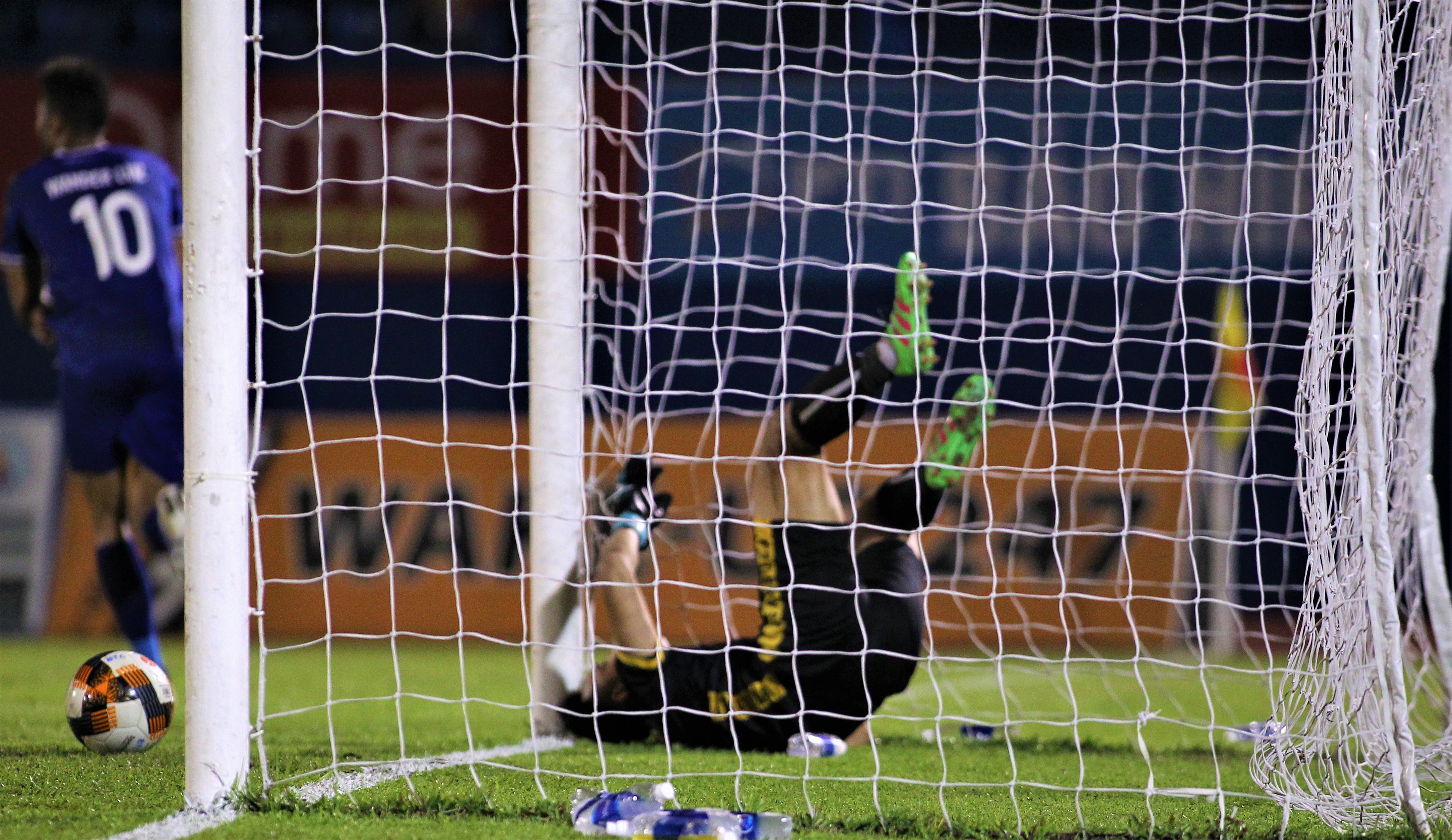 tru hang v league anh 7